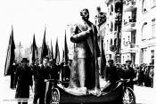 Праздничное шествие по центральной улице Владивостока - Светланской Праздничное шествие по центральной улице Владивостока - Светланской