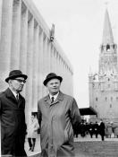 Секретарь крайкома В. Ф. Авченко и редактор газеты "Красное знамя" Чухланцев в Москве на съезде. Секретарь крайкома В. Ф. Авченко и редактор газеты "Красное знамя" Чухланцев в Москве на съезде.