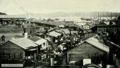 Строения вблизи порта, 1901 год. Источник: http://dkphoto.livejournal.com/251162.html Строения вблизи порта, 1901 год. Источник: http://dkphoto.livejournal.com/251162.html